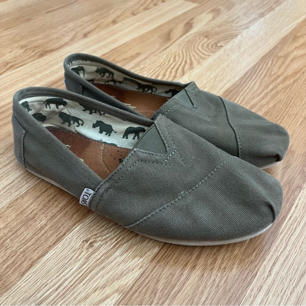 Classic, green canvas TOMS